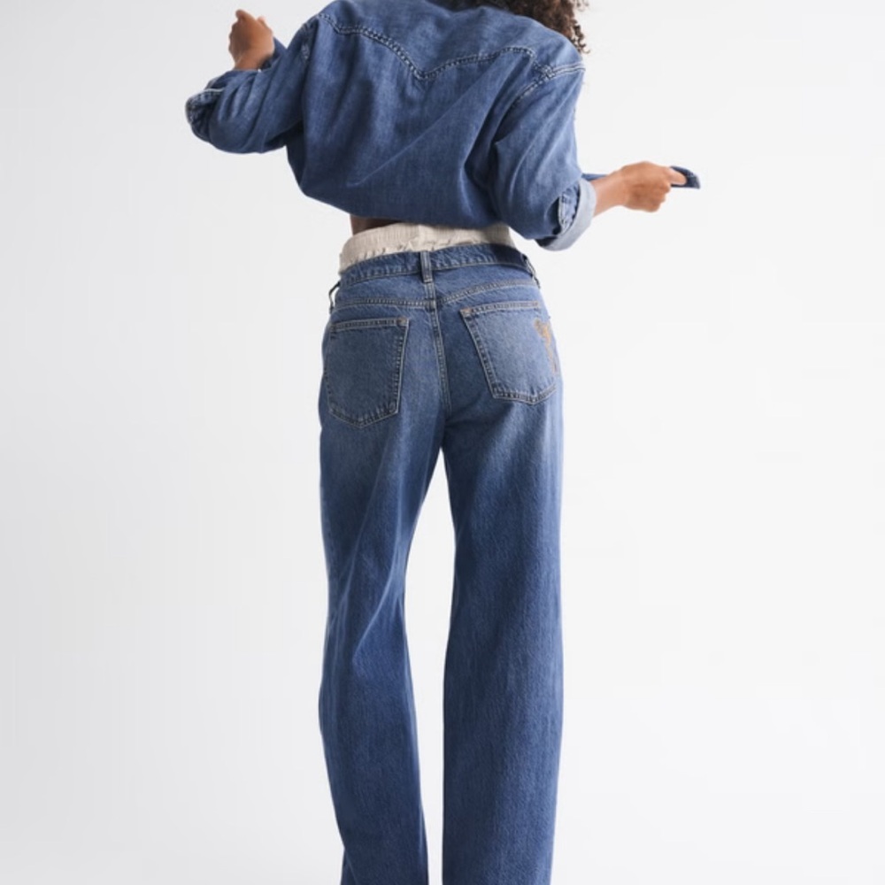 High-Rise Blue Denim Jeans with Embroidered Bow - Picture 3 of 4
